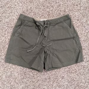 🐘 Army Green Khaki Shorts Old Navy